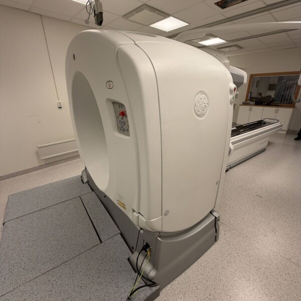 GE Discovery NM/CT 670 - 2012