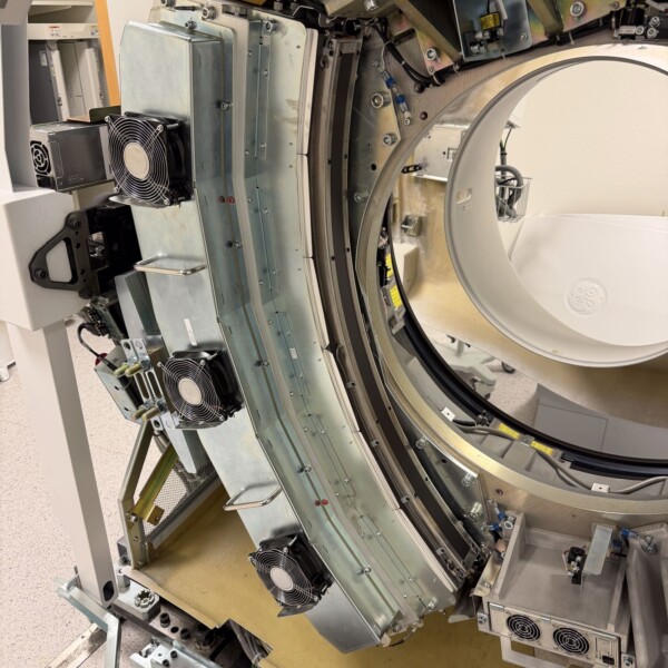 GE Discovery NM/CT 670 - 2012