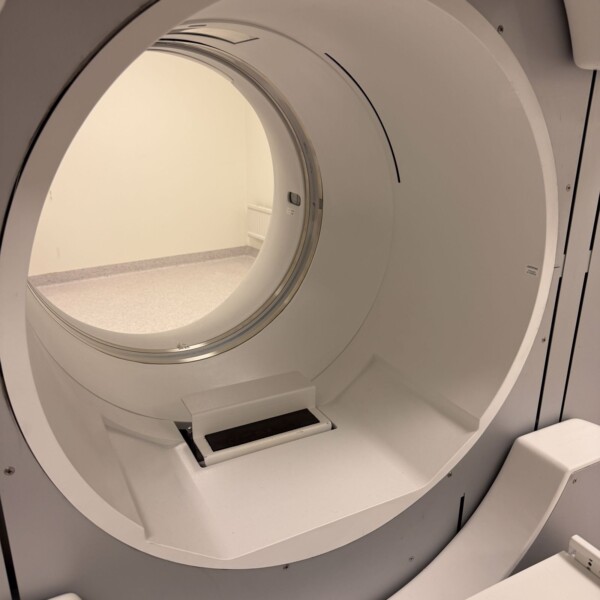 GE Discovery NM/CT 670 - 2012